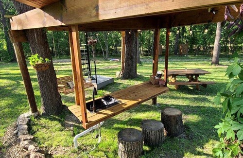 Eureka Springs Casa | Tree House Glamping Destination near the Ozarks, with River Access for Swimming and Fishing