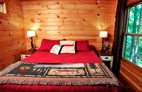 Boone Casa | Tree House-Style Luxury Cabin in the Blue Ridge Mountains, North Carolina