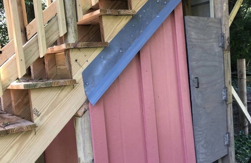 Indianapolis Cabina | Tree house w/private hot tub on an urban farm! just 10 minutes from downtown!