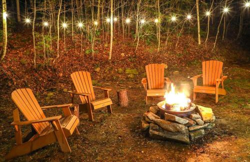 Bryson City Casa | Tree-Lined Cabin with Hot Tub and Deck in Bryson City