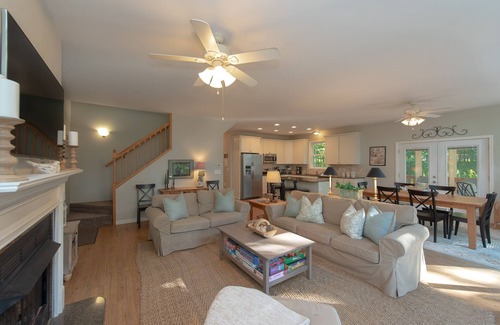 Swanton Casa | Centralmente ubicado Lake Access Home w / Hot Tub & Fire Pit!