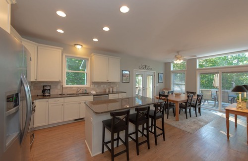Swanton Casa | Centralmente ubicado Lake Access Home w / Hot Tub & Fire Pit!