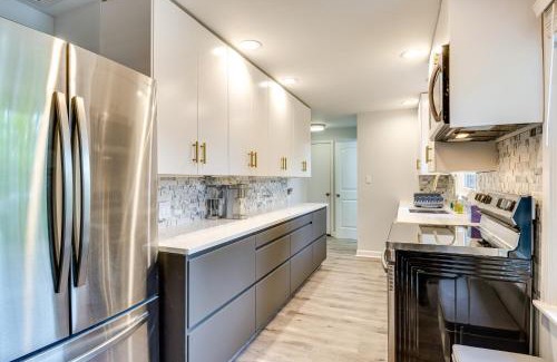 Indianapolis Casa | Tree-Lined Indianapolis Home about 10 Mi to Downtown!