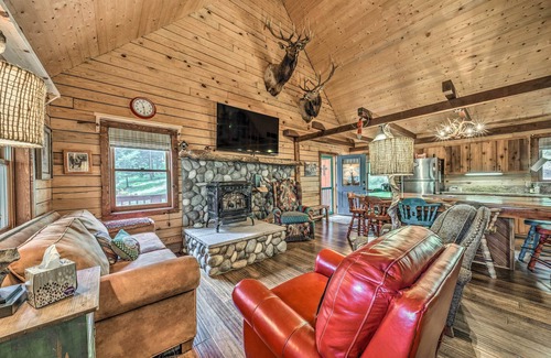 Ruidoso Cabina | Tree-Lined 'Polly's Perch' w/ Mountain Views!