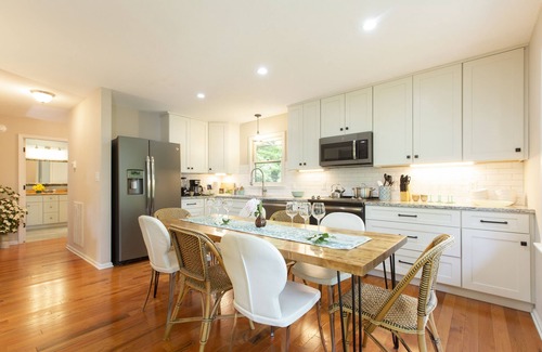 Weaverville Casa | TREE LoFT! 15 Min to Ashvlle, Cozy Gas FIREPLACE, Wrap-around DECK, Great WiFI