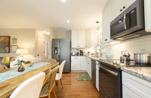Weaverville Casa | TREE LoFT! 15 Min to Ashvlle, Cozy Gas FIREPLACE, Wrap-around DECK, Great WiFI