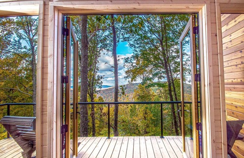 Beersheba Springs Cabina | Tree Loft 2 in the trees on a bluff in the Cumberland mountains