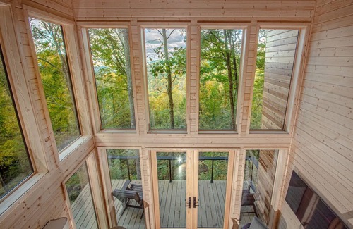 Beersheba Springs Cabina | Tree Loft 2 in the trees on a bluff in the Cumberland mountains