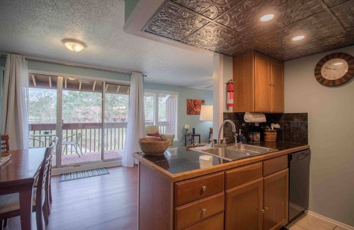 Diamondhead Condominio | Tree Top Condo- Resort Style.CLEAN, Quiet, Pools, Beaches, Golf