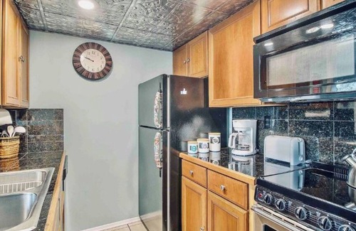 Diamondhead Condominio | Tree Top Condo- Resort Style.CLEAN, Quiet, Pools, Beaches, Golf