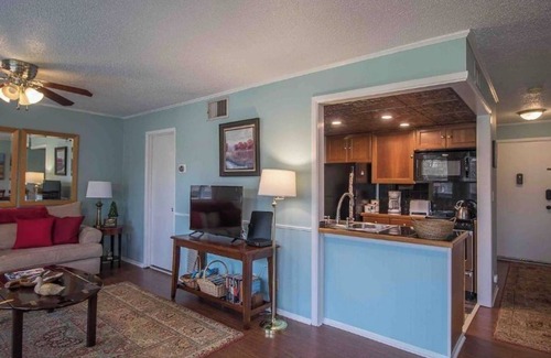 Diamondhead Condominio | Tree Top Condo- Resort Style.CLEAN, Quiet, Pools, Beaches, Golf