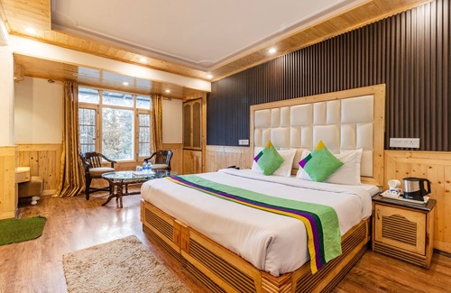 Shimla Hotel | Treebo Greenland, Mall Road
