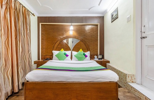 Shimla Hotel | Treebo Greenland, Mall Road