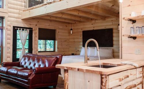Millersburg Casa | Treehouse #1 by Amish Country Lodging