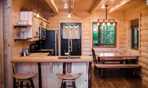 Millersburg Casa | Treehouse #2 by Amish Country Lodging