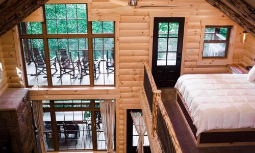 Millersburg Casa | Treehouse #2 by Amish Country Lodging