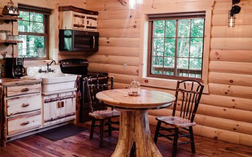 Millersburg Casa | Treehouse #8 by Amish Country Lodging