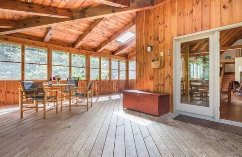 North Egremont Casa | Casa de árbol moderna cerca de Great Barrington y Catamount