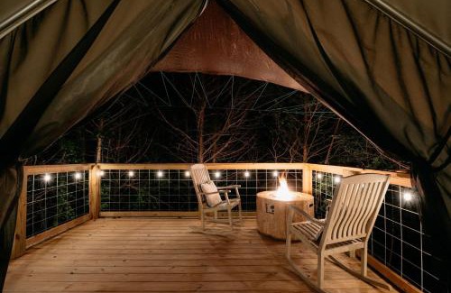 Branson Otro | Treehouse Cozy Glamping Site