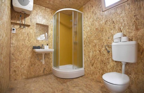 Razanac Alquiler De RV | Treehouse in Ljubac