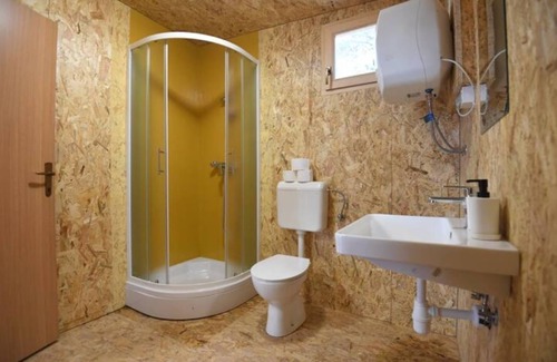 Razanac Alquiler De RV | Treehouse in Ljubac
