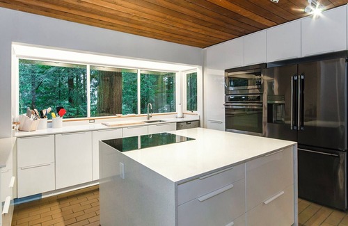 Upper Lonsdale Casa | Treehouse in the Woods