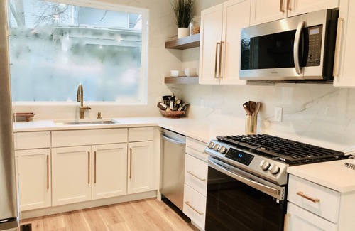 North University Casa | Treehouse Living near St. Davids Hospital/UT/Capitol
