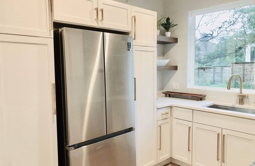 North University Casa | Treehouse Living near St. Davids Hospital/UT/Capitol