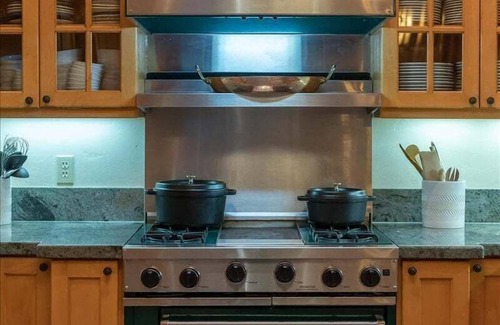 Sundance Cabina | Treehouse Lodge Style 4-Bed Retreat, Sauna, Gourmet Kitchen.