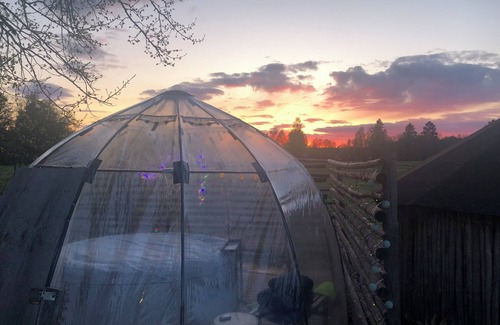 Avesta Casa | Treehouse Magpies Nest With Bubble Pool