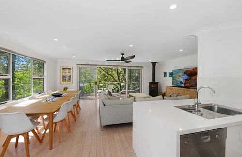 Macmasters Beach Casa | Treehouse on Stone - Large Family Home