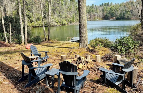 Cullowhee Casa | Treehouse on the Lake! Direct Lakefront Home with Private Dock on Lake Glenville