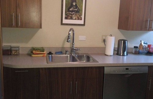 City Park Apartamento | Treehouse Suite in Healing Center, City Park West, with Courtyard and Wi-Fi.