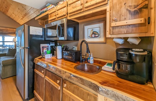Mountain View Cabina | Treehouse Thyme - total privacy in woods