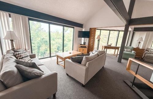 Village of Four Seasons Casa | Treehouse Treetop Village106-3bed3bapools-8pp