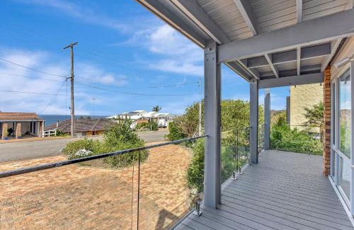 Caves Beach Casa | Treehouse Waterview