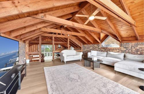 Caves Beach Casa | Treehouse Waterview