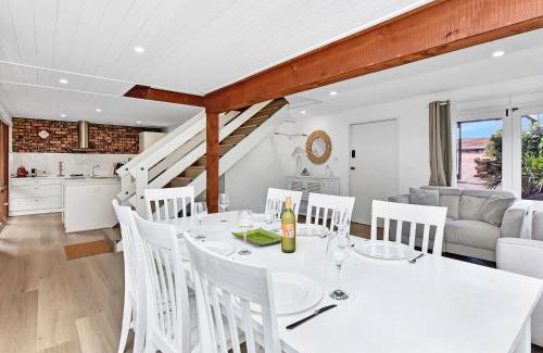 Caves Beach Casa | Treehouse Waterview
