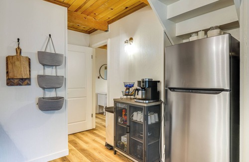 Cold Springs Cabina | Treelined Retreat: Cozy Cold Springs Cabin