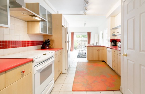Downtown Toronto Casa | Treelined street downtown. 100 walk/transit score. Ideal for Work/Life/Family.