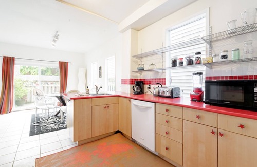 Downtown Toronto Casa | Treelined street downtown. 100 walk/transit score. Ideal for Work/Life/Family.