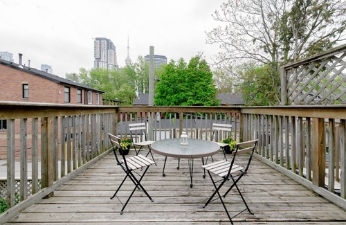 Downtown Toronto Casa | Treelined street downtown. 100 walk/transit score. Ideal for Work/Life/Family.