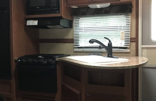 Embassy Hills Otro | Trees Camper