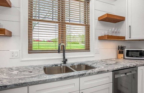 King Casa | Treetop - 3 King Suites- sister property next door #1559015