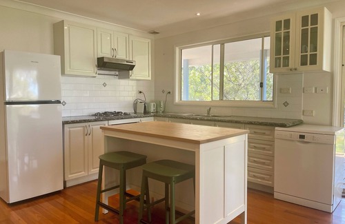 Bulli Tops Apartamento | Treetop Beach Apartment 2 Coledale 3 mins walk to beach