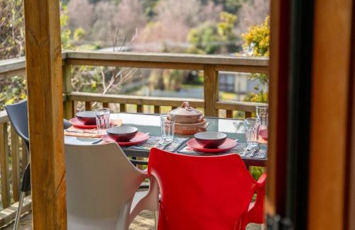 Taupo Casa | Treetop Hideaway - Taupo Holiday Home