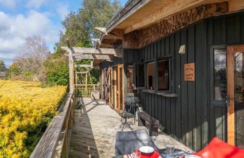 Taupo Casa | Treetop Hideaway - Taupo Holiday Home