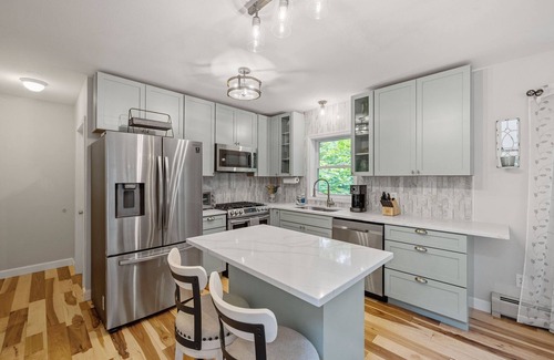 Moultonborough Casa | TREETOP LAKE WINNIPESAUKEE! Sandy beach, swim & kayak, barbeque under the pines