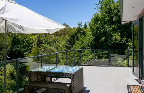 Waipahihi Casa | Treetop Living, Peaceful 4BR With Scenic Bush Views
