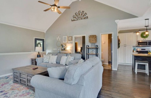 Wildwood Casa | Treetop Retreat - Amazing Views, Hot Tub, Secluded